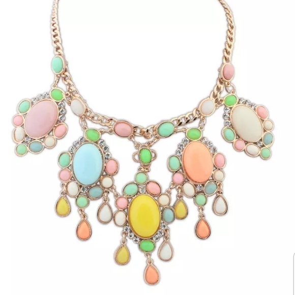 Vintage Style Statement Necklace with Earr… - Picture 2 of 5